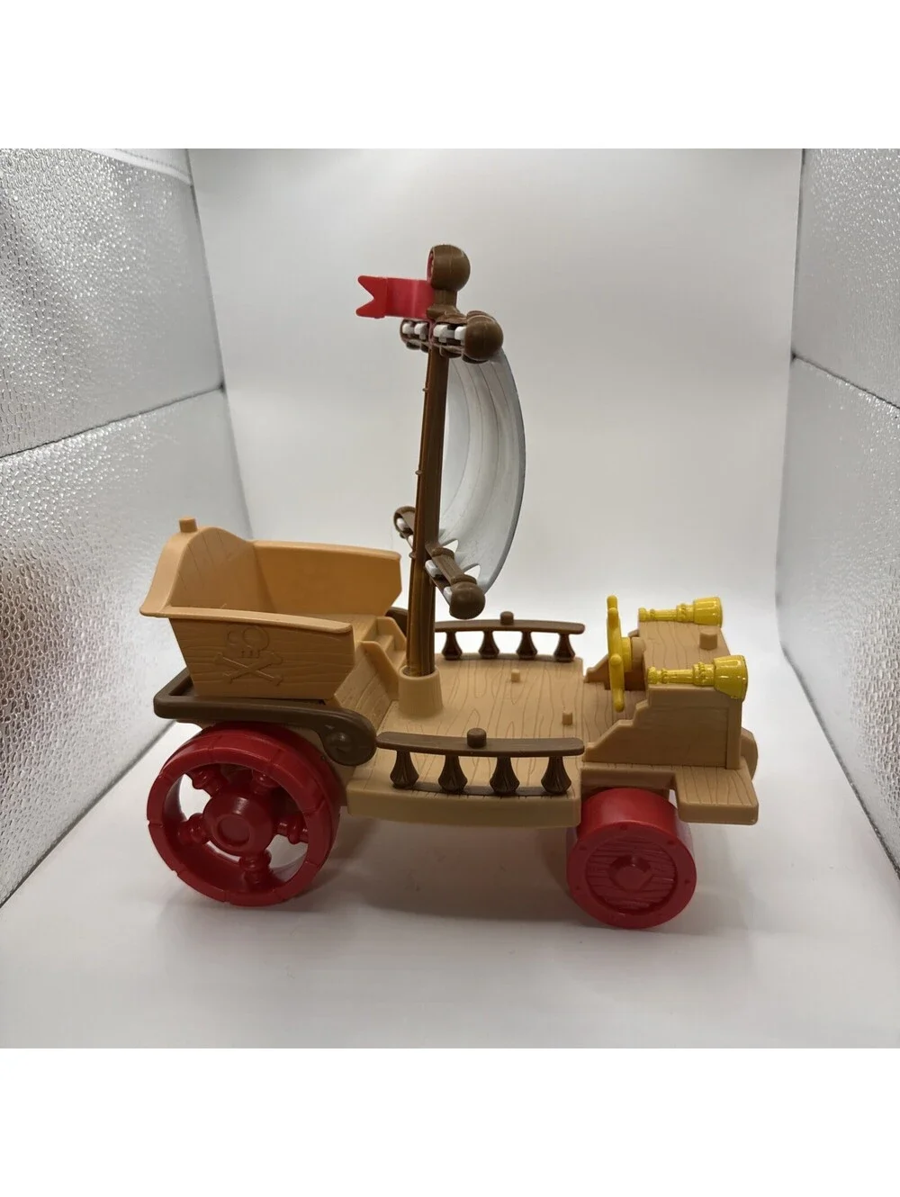 2012 Mattel Disney Jake & the Neverland Pirates Ship Car